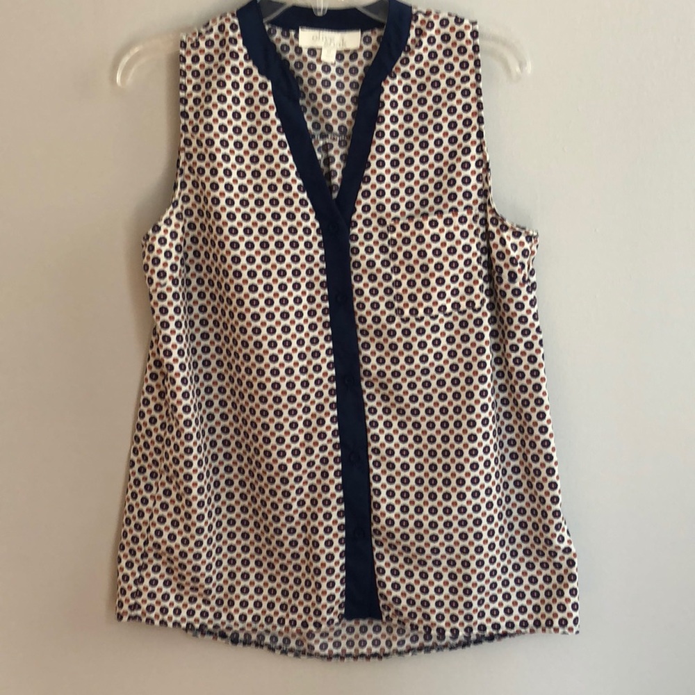 Sleeveless patterned blouse